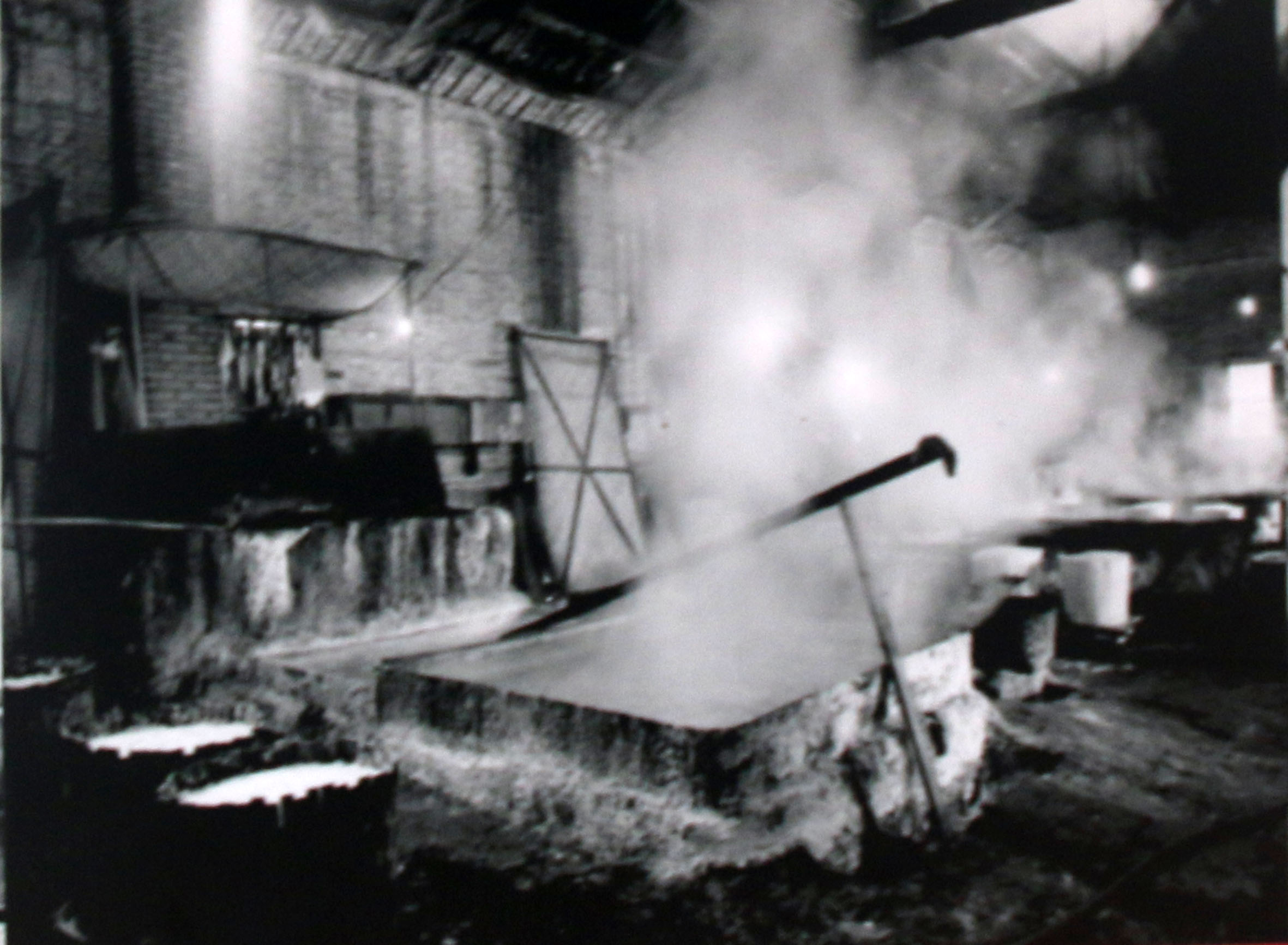 采用新式炉灶使用钢质大平锅熬盐盐产量大幅提高